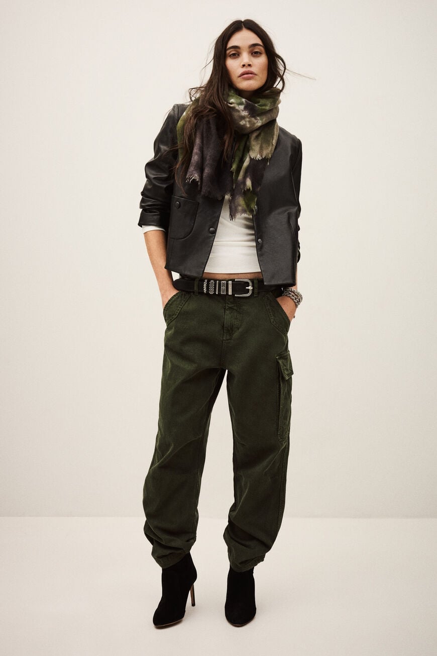 Olive Green Corduroy Cargo Pants with a Scarf Olive Green Corduroy Cargo Pants with a Scarf — Trendy Green Pants Outfits