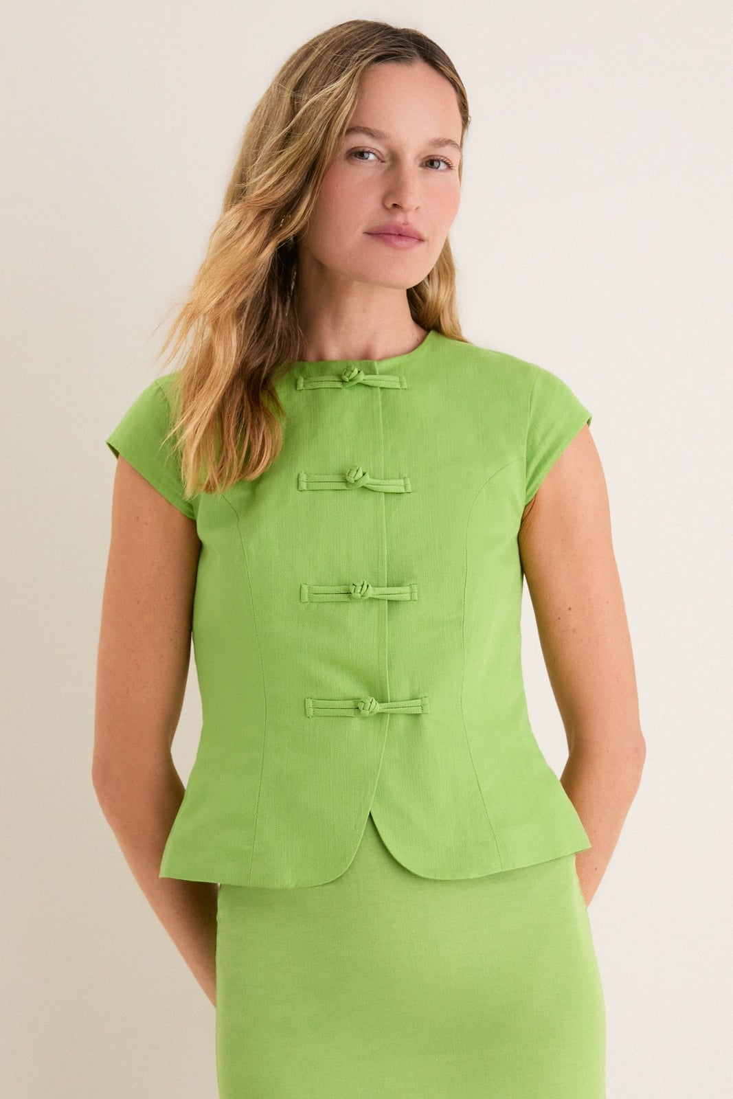 Lime Green Linen Top with Mandarin Collar, Close-Up Take Lime Green Linen Top with Mandarin Collar, Close-Up Take — Trendy Green Top Outfits