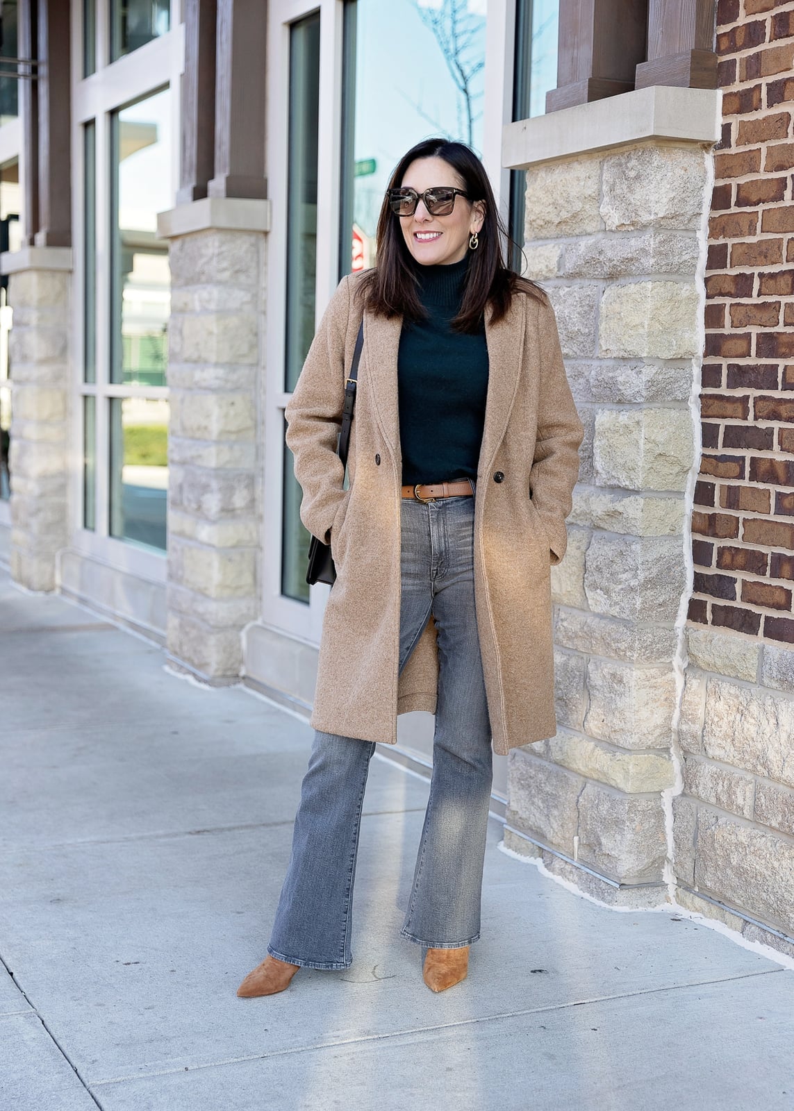 Flared Gray Jeans with Dark Green Turtleneck and Brown, Close-Up Take — Trendy Grey Jeans Outfits