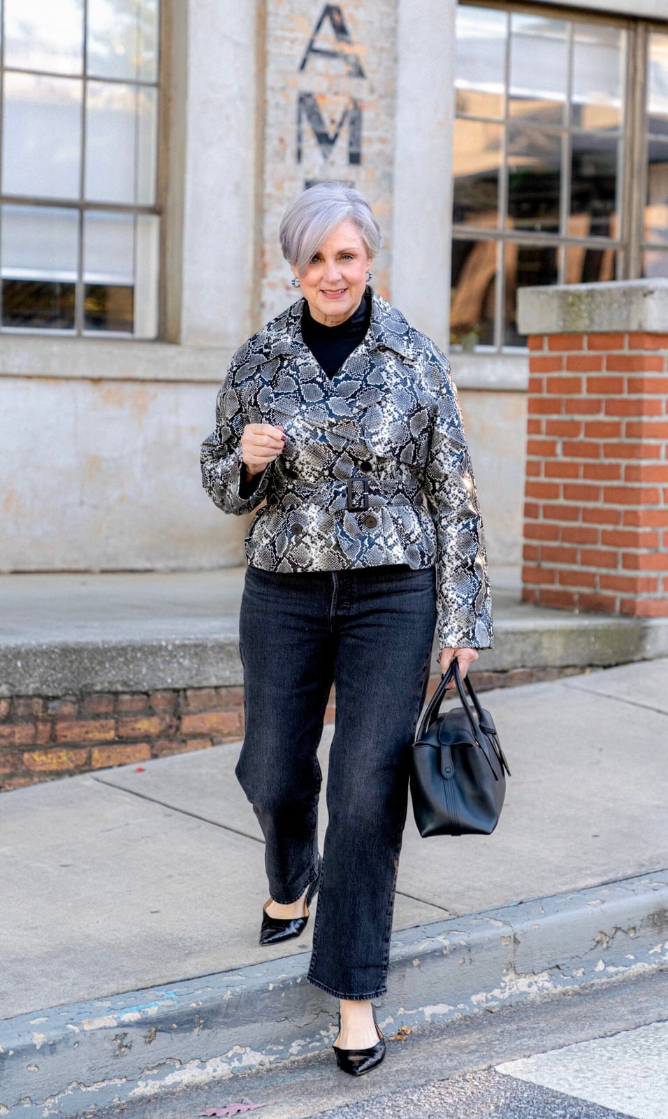 Black Wide-Leg Jeans with Snakeskin Print Jacket — Trendy Grey Jeans Outfits