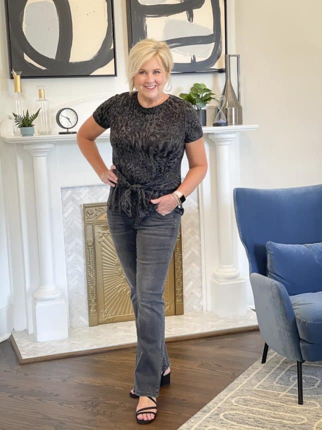 Dark Gray Wide Leg Jeans with Animal Print T-Shirt — Trendy Grey Jeans Outfits