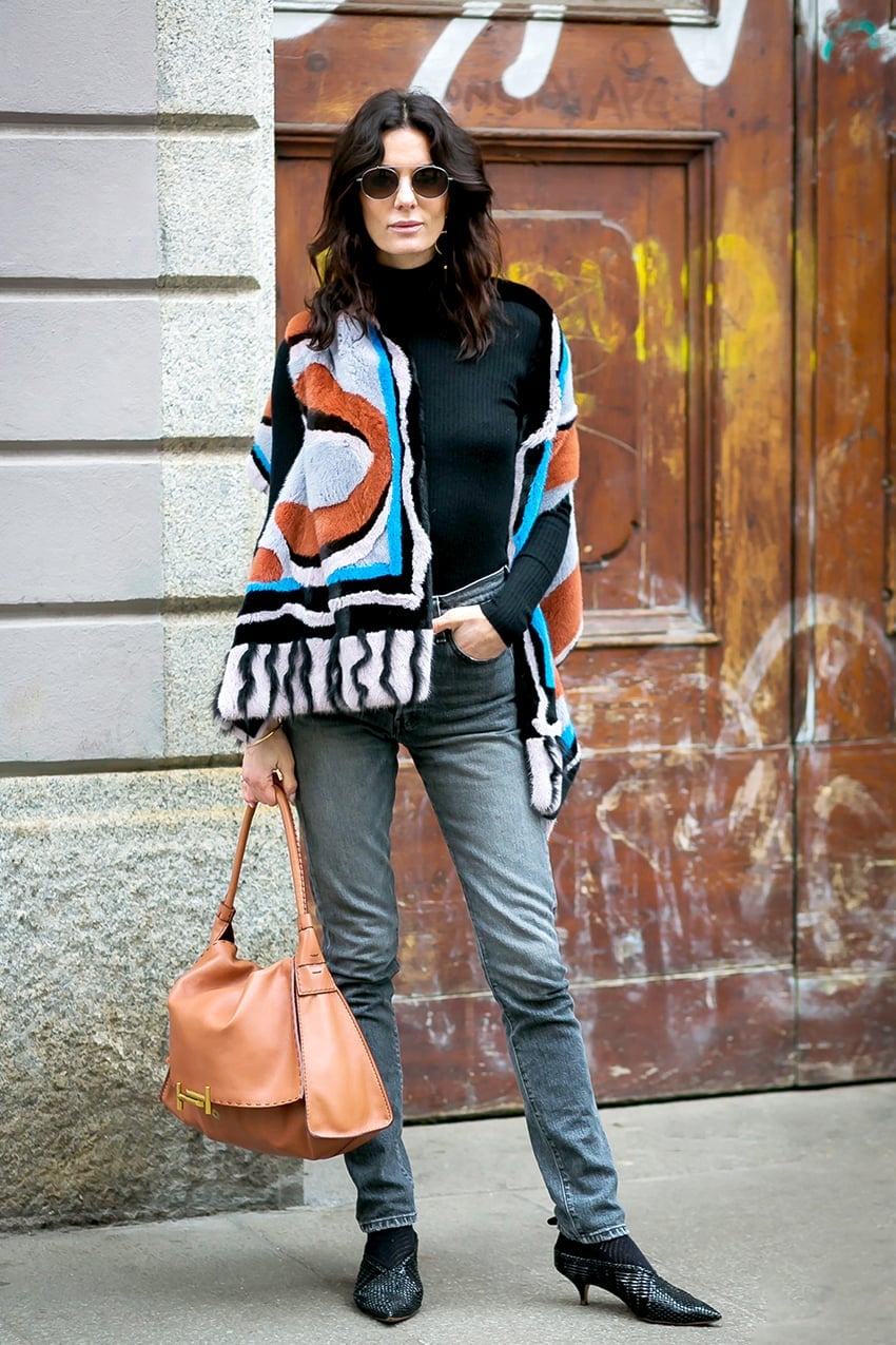 Light Wash Gray Straight-Leg Jeans with Faux Fur Stole — Trendy Grey Jeans Outfits