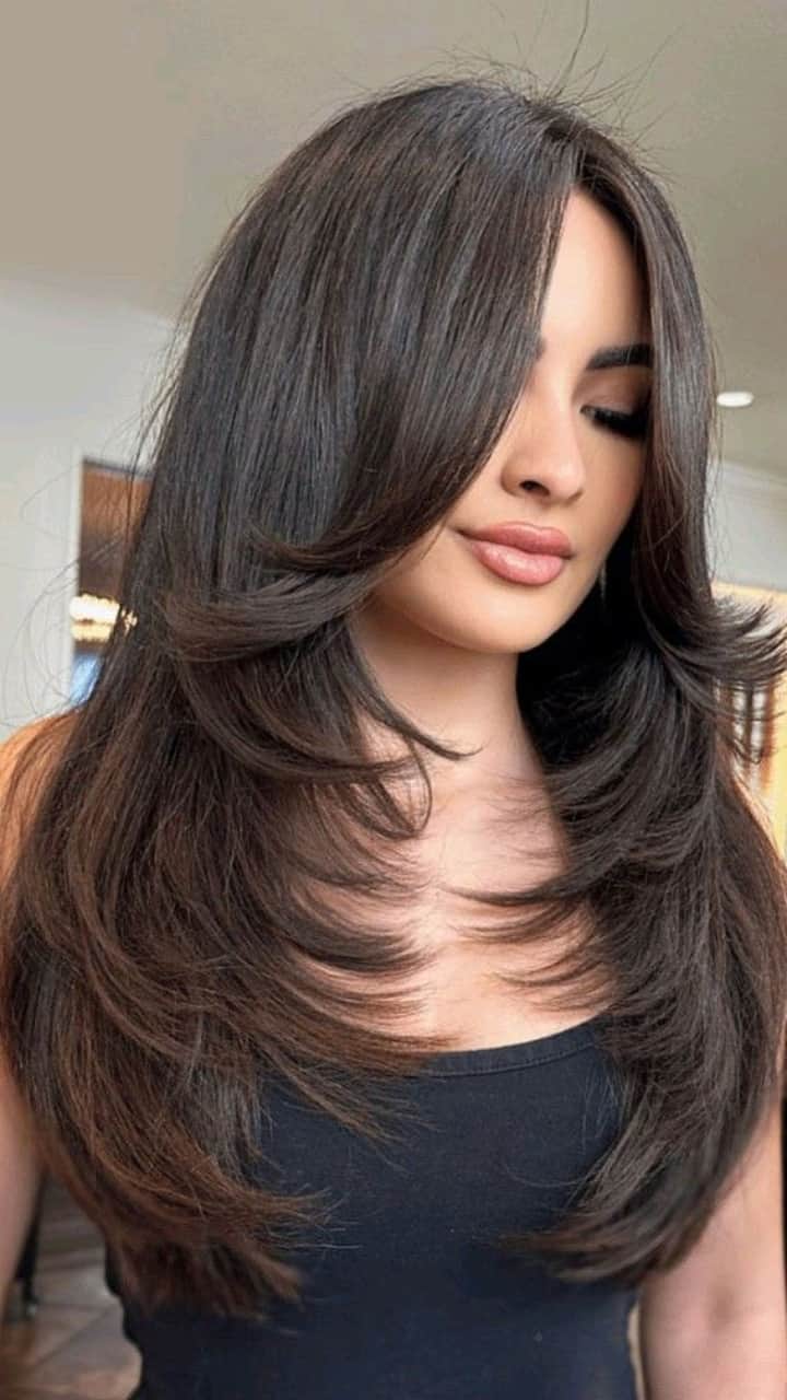 Voluminous Mid-Back Layers With Curtain Bangs Voluminous Mid-Back Layers With Curtain Bangs — Trendy Hair Pictures
