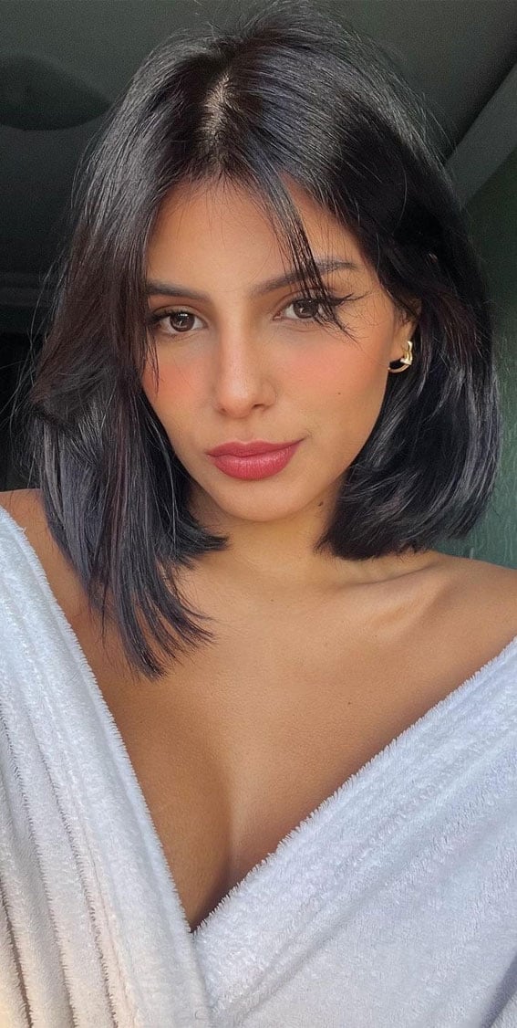 Chin Length Bob With Wispy Face-Framing Bangs Chin Length Bob With Wispy Face-Framing Bangs — Trendy Hair Pictures