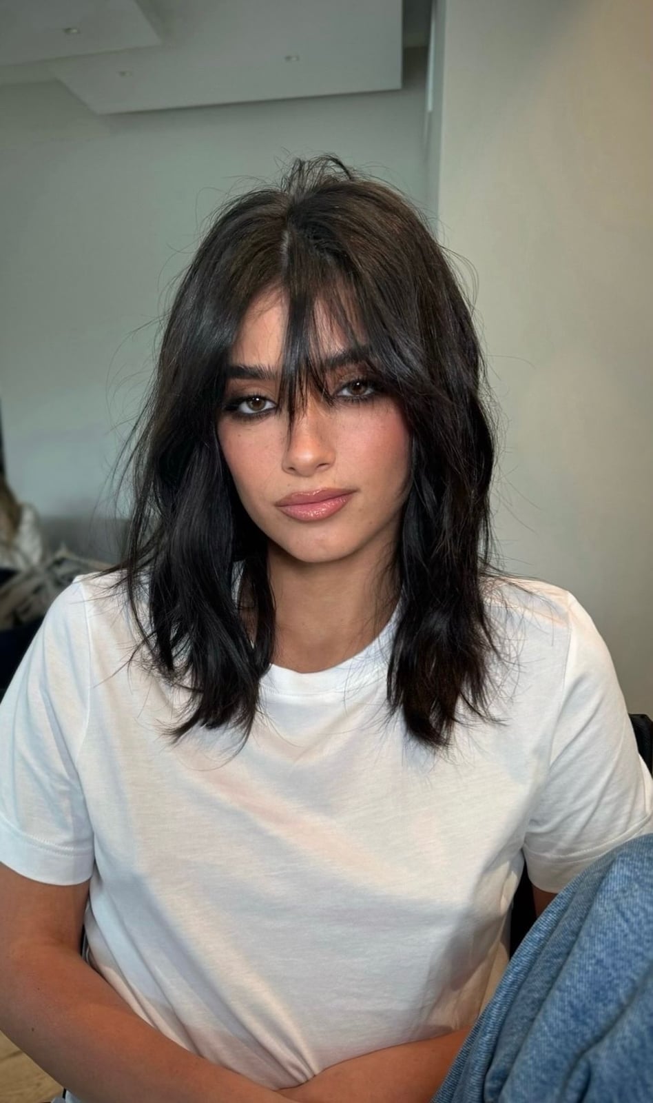 Collarbone Shag With Textured Waves And Curtain Bangs Collarbone Shag With Textured Waves And Curtain Bangs — Trendy Hair Pictures