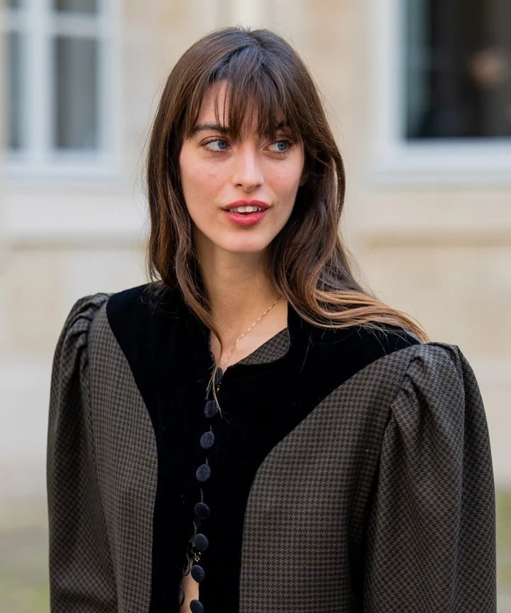 Collarbone Layers With Wispy Curtain Bangs Collarbone Layers With Wispy Curtain Bangs — Trendy Hair Pictures