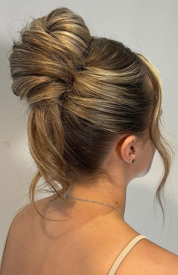 Large Full High Bun Light Brown Blonde Highlights Large Full High Bun Light Brown Blonde Highlights — Trendy High Bun Hairstyles