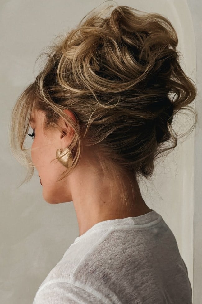 Messy Textured High Bun With Wispy Bangs Blonde, Close-Up Take Messy Textured High Bun With Wispy Bangs Blonde, Close-Up Take — Trendy High Bun Hairstyles