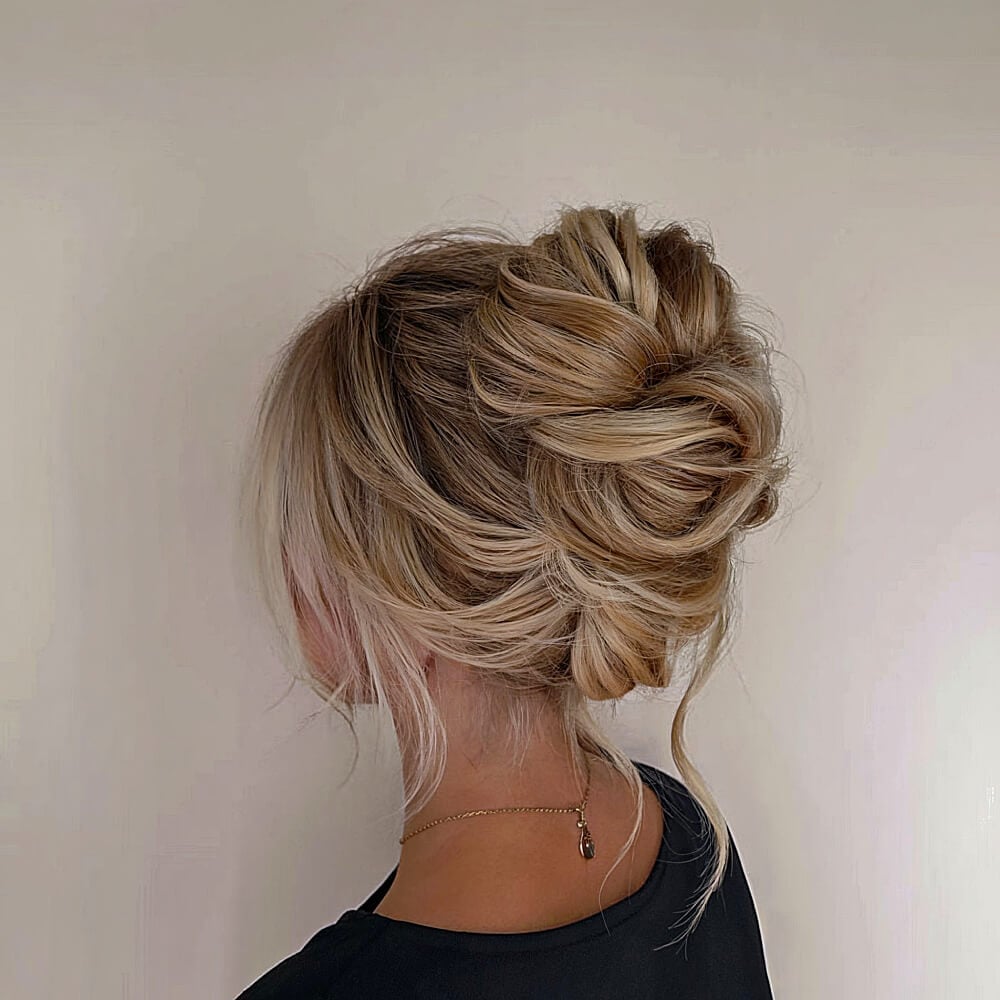 Messy High Bun Long Wavy Blonde Highlights Messy High Bun Long Wavy Blonde Highlights — Trendy High Bun Hairstyles