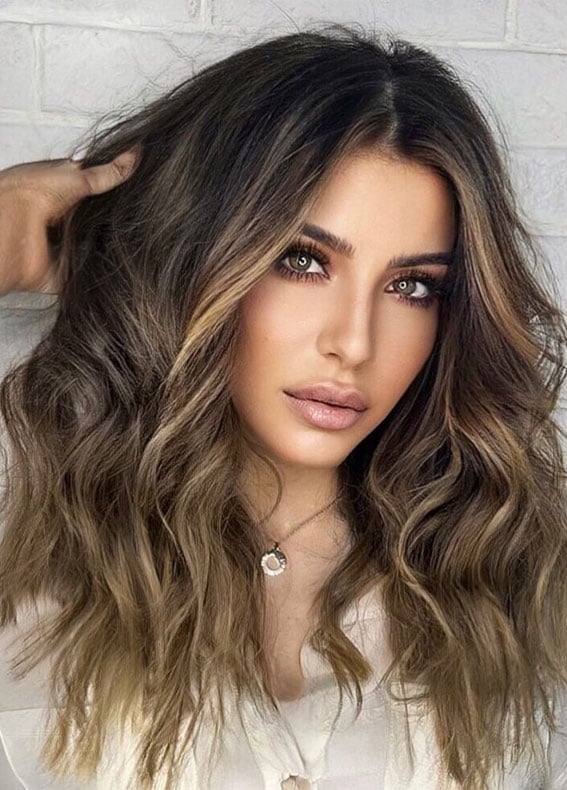 Collarbone Dark With Face-Framing Blonde Highlights — Trendy Highlights Hair