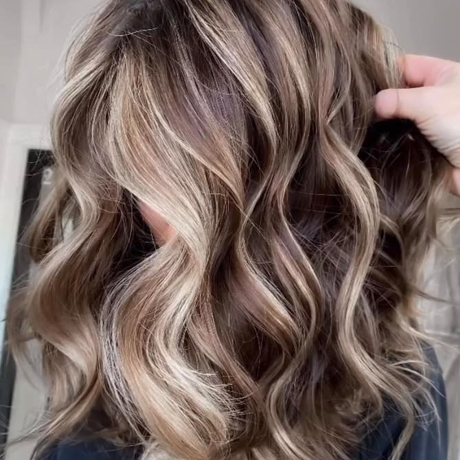 Shoulder-Length Medium Brown With Ash Blonde Highlights — Trendy Highlights Hair