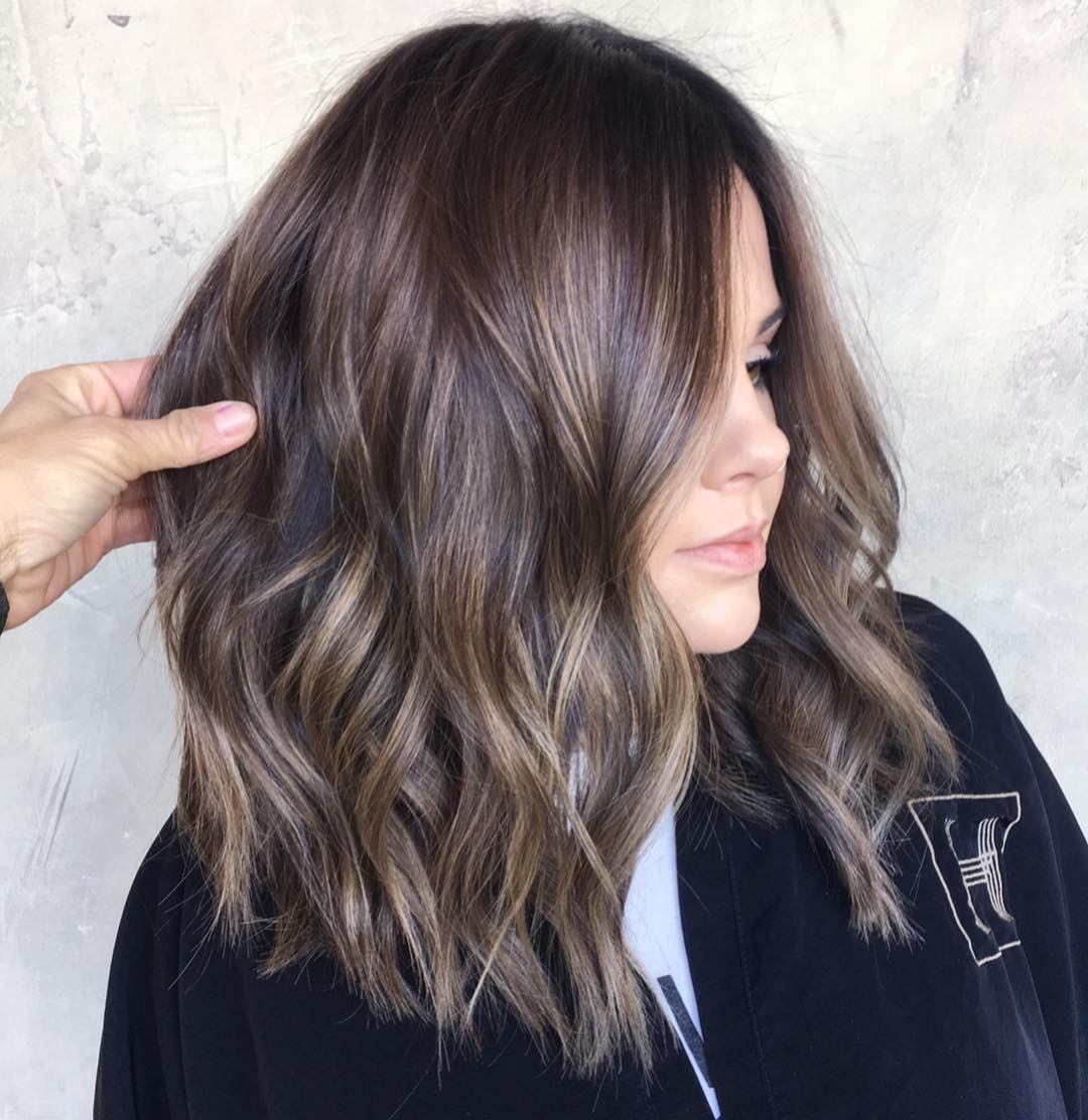 Collarbone Dark Brown With Contrast Blonde Highlights — Trendy Highlights Hair