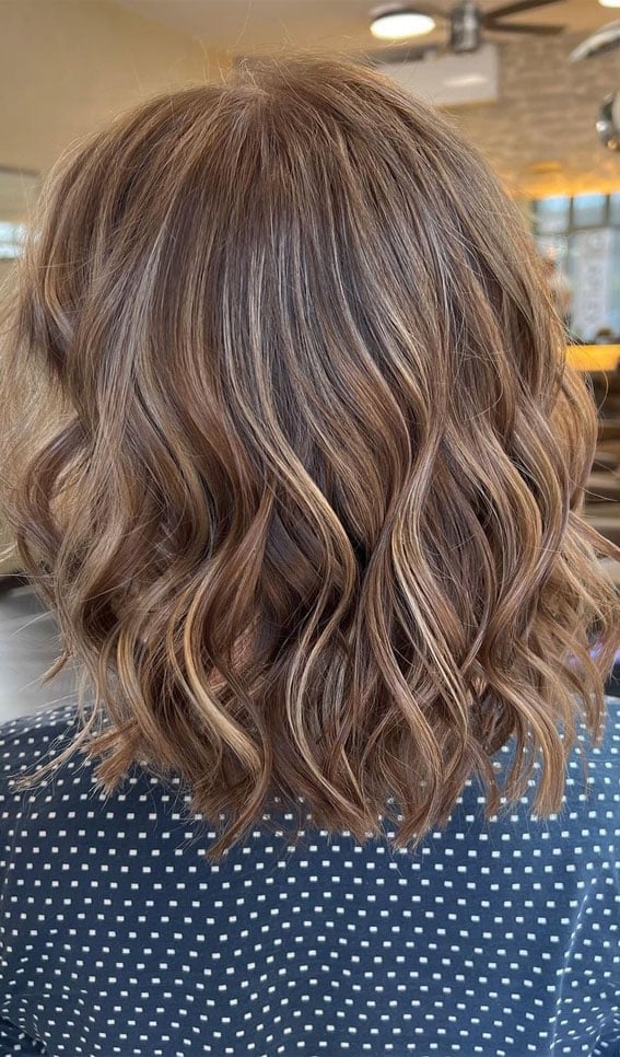 Shoulder-Length Brown Toffee With Blonde Highlights — Trendy Highlights Hair