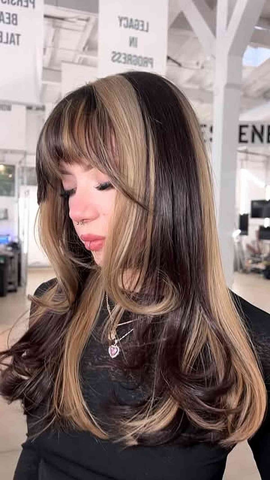Mid-Back Dark Brown With Chunky Blonde Highlights and Curtain Bangs — Trendy Highlights Hair