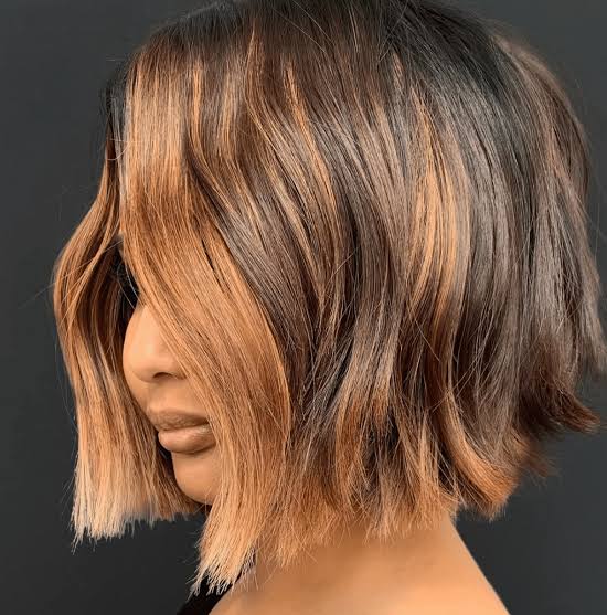 Collarbone Dark Brown Bob With Caramel Highlights — Trendy Highlights Hair