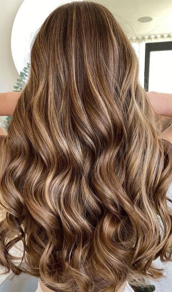 Mid-Back Medium Brown With Golden Highlights — Trendy Highlights Hair