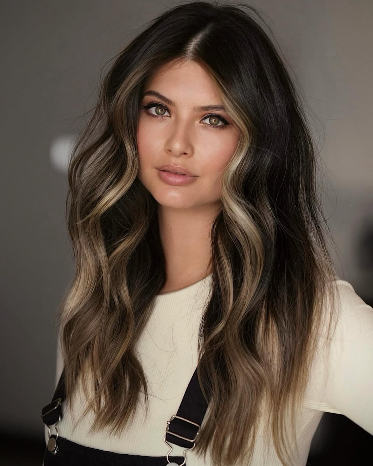 Mid-Back Dark Brown With Bold Ash Blonde Highlights and Wavy Blowout — Trendy Highlights Hair