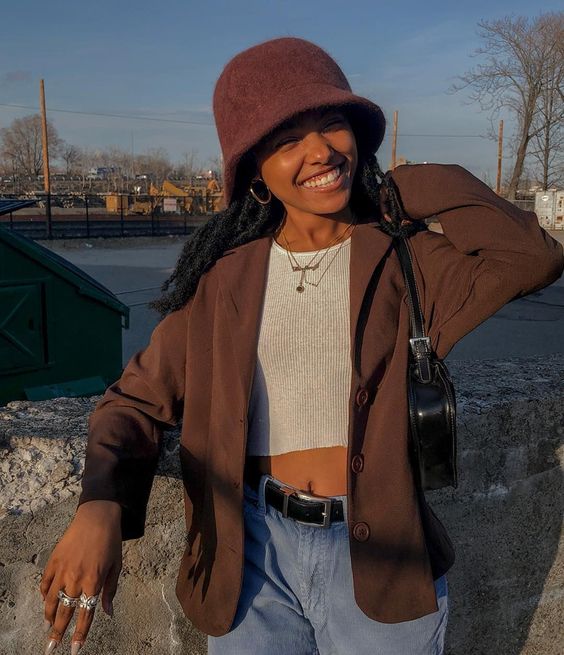 Relaxed Brown Blazer with Crop Top and Light Blue Trousers Relaxed Brown Blazer with Crop Top and Light Blue Trousers — Trendy Indie Outfits