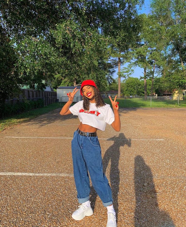 Graphic Crop Top Baggy Jeans and Red Bucket Hat Graphic Crop Top Baggy Jeans and Red Bucket Hat — Trendy Indie Outfits