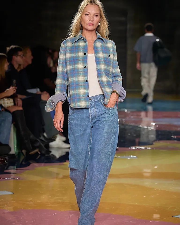 Plaid Flannel Shirt Over Tank with Relaxed Fit Jeans Plaid Flannel Shirt Over Tank with Relaxed Fit Jeans — Trendy Indie Outfits