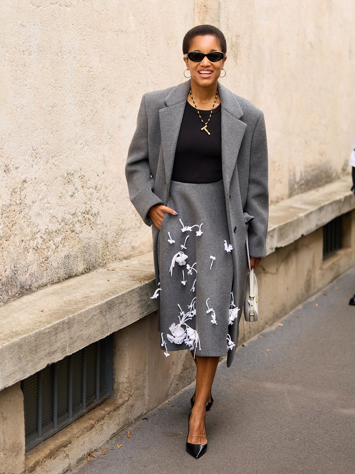 Oversized Gray Coat With Floral Embellished Midi Skirt Oversized Gray Coat With Floral Embellished Midi Skirt — Trendy Italian Outfits