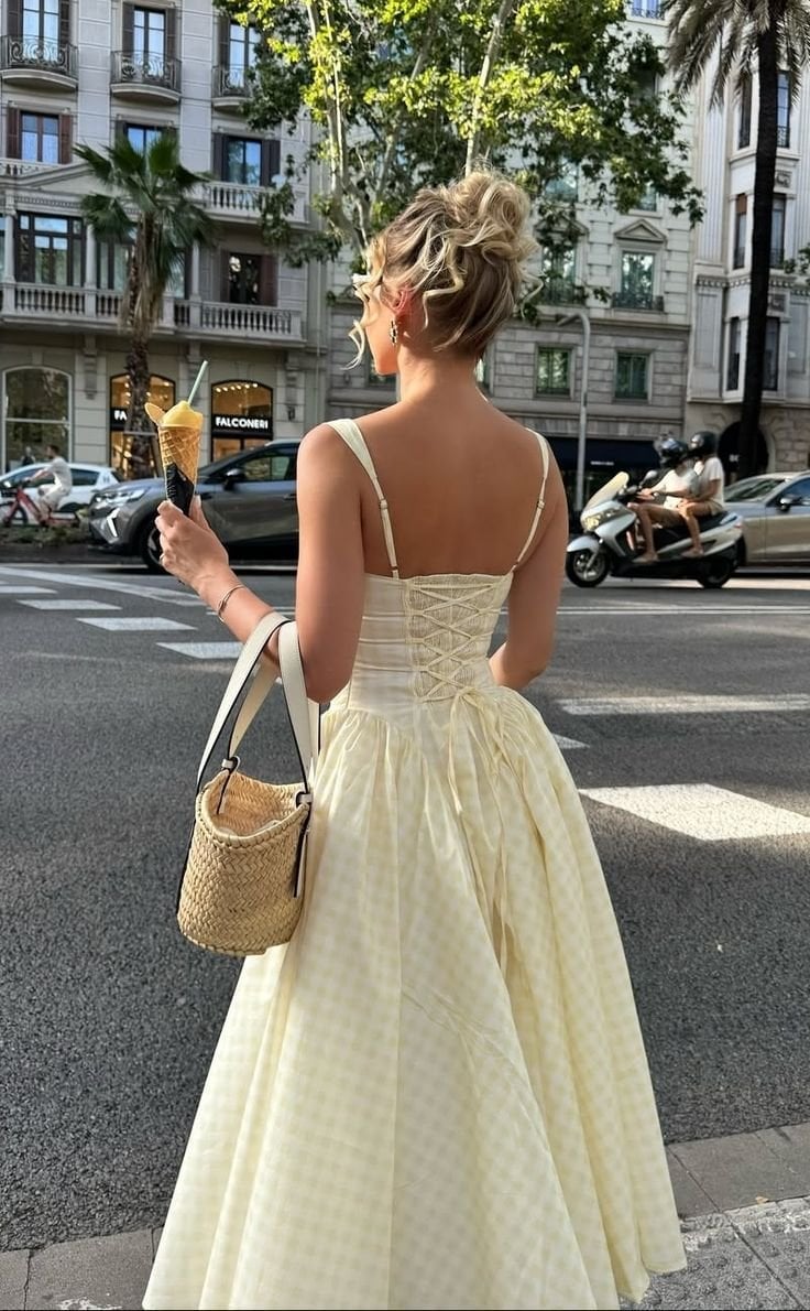 Pale Yellow Gingham Dress With Corset Detail Pale Yellow Gingham Dress With Corset Detail — Trendy Italian Outfits