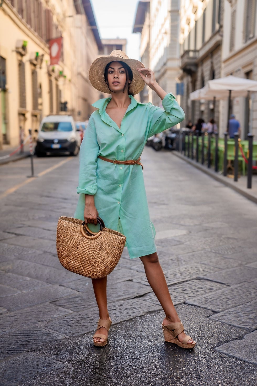Oversized Mint Green Shirt Dress With Brown Belt Oversized Mint Green Shirt Dress With Brown Belt — Trendy Italian Outfits