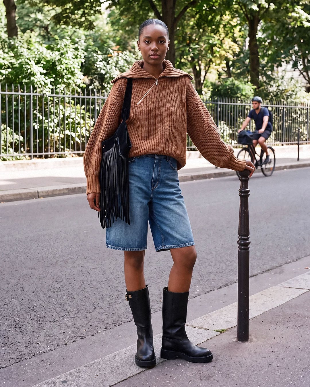 Brown Knit Sweater With Wide Leg Denim Shorts Brown Knit Sweater With Wide Leg Denim Shorts — Trendy Italian Outfits