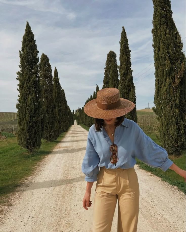 Light Blue Linen Shirt With Beige Wide Leg Trousers Light Blue Linen Shirt With Beige Wide Leg Trousers — Trendy Italian Outfits