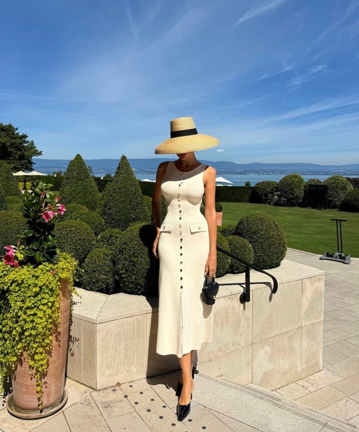 Cream Ribbed Knit Midi Dress With Straw Hat Cream Ribbed Knit Midi Dress With Straw Hat — Trendy Italian Outfits