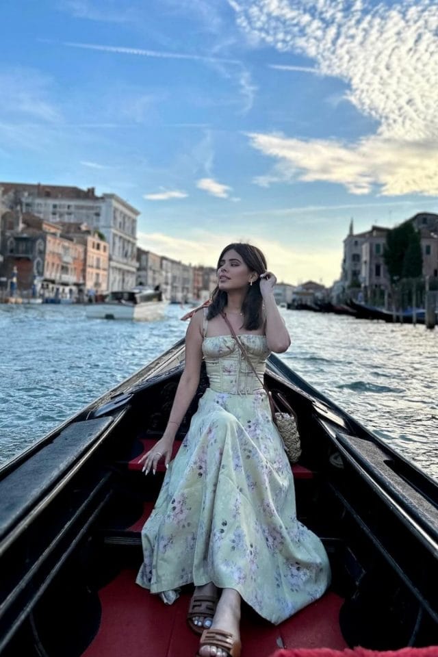 40+ Venice Outfits Ideas: Your Style Guide for an Unforgettable Italian Getaway - ItsAllBee | Solo Travel & Adventure Tips