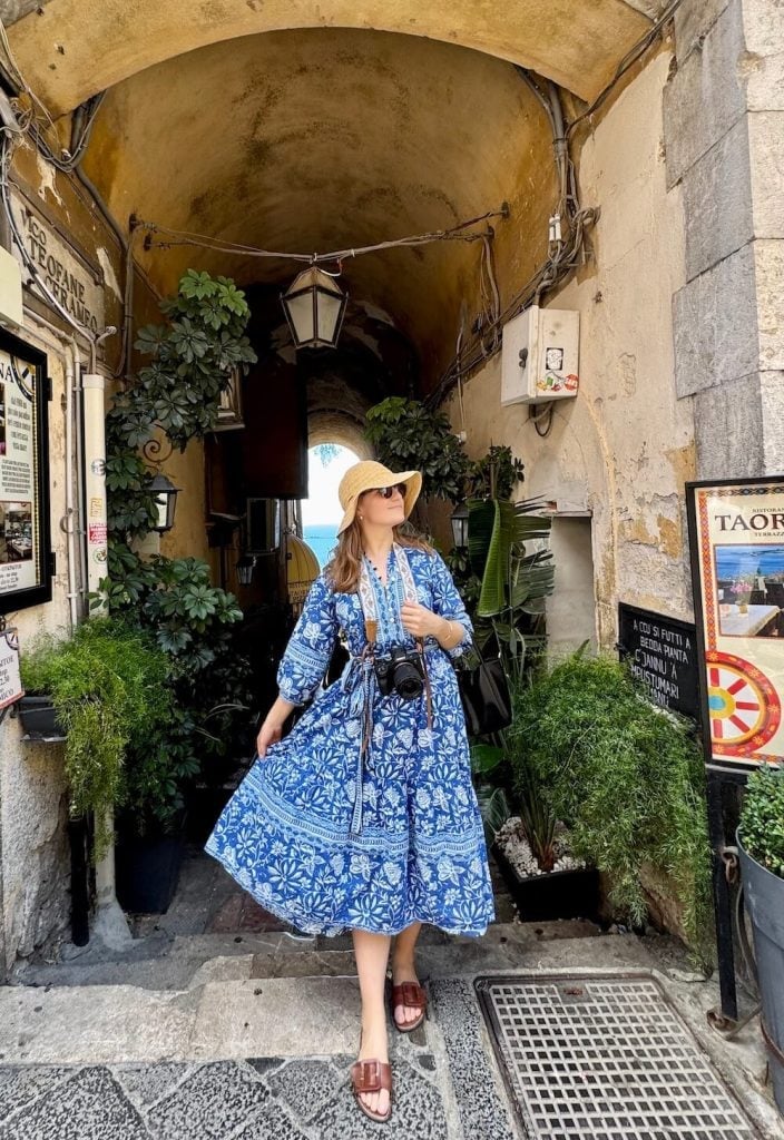 Blue and White Printed Midi Dress Blue and White Printed Midi Dress — Trendy Italy Outfits