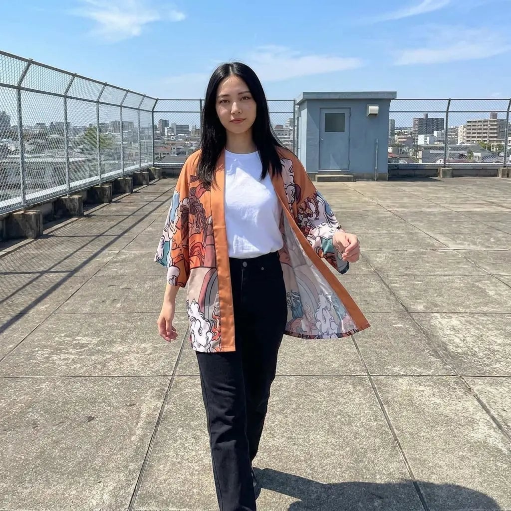 Graphic Kimono Jacket With Jeans — Trendy Japan Outfits