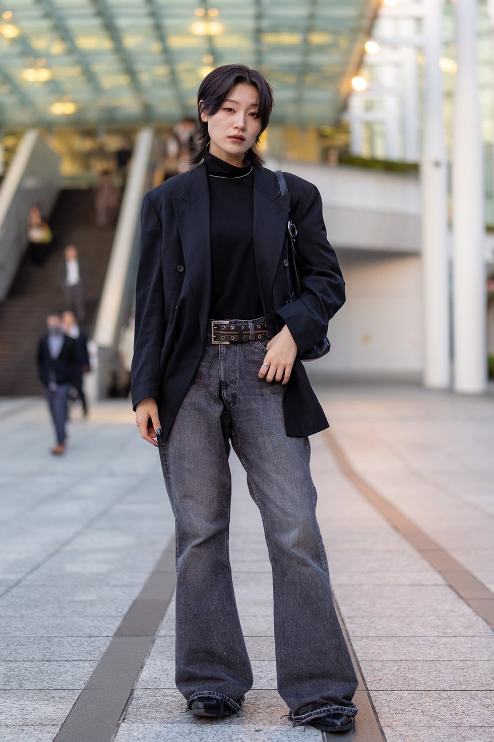 Oversized Blazer With Wide-Leg Jeans — Trendy Japan Outfits
