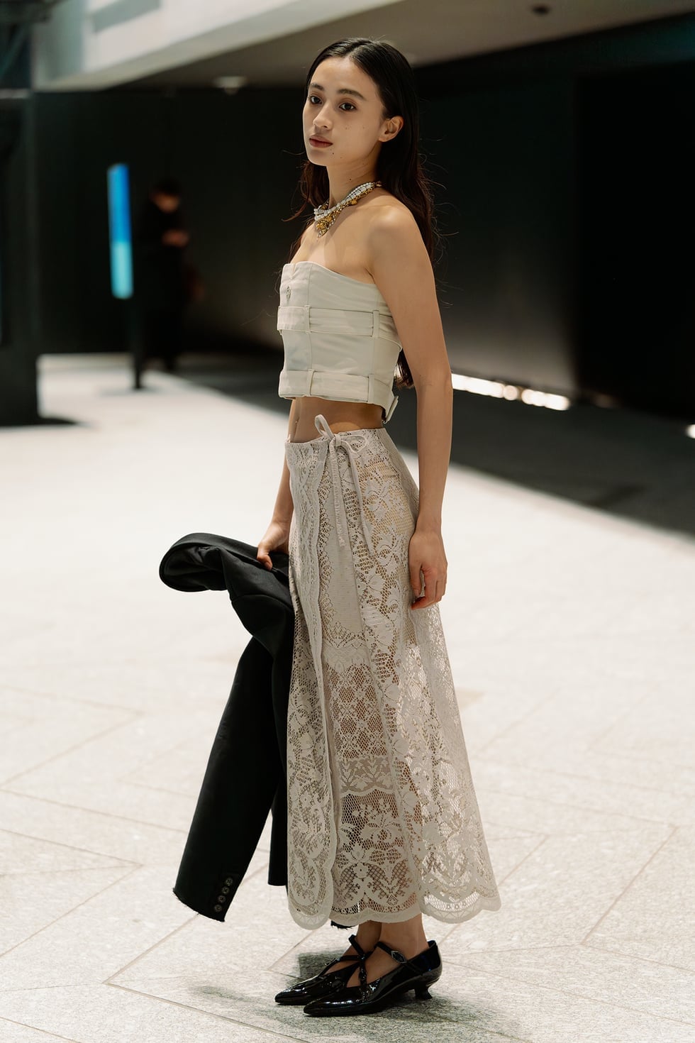 Lace Skirt With Black Blazer And Heels — Trendy Japan Outfits