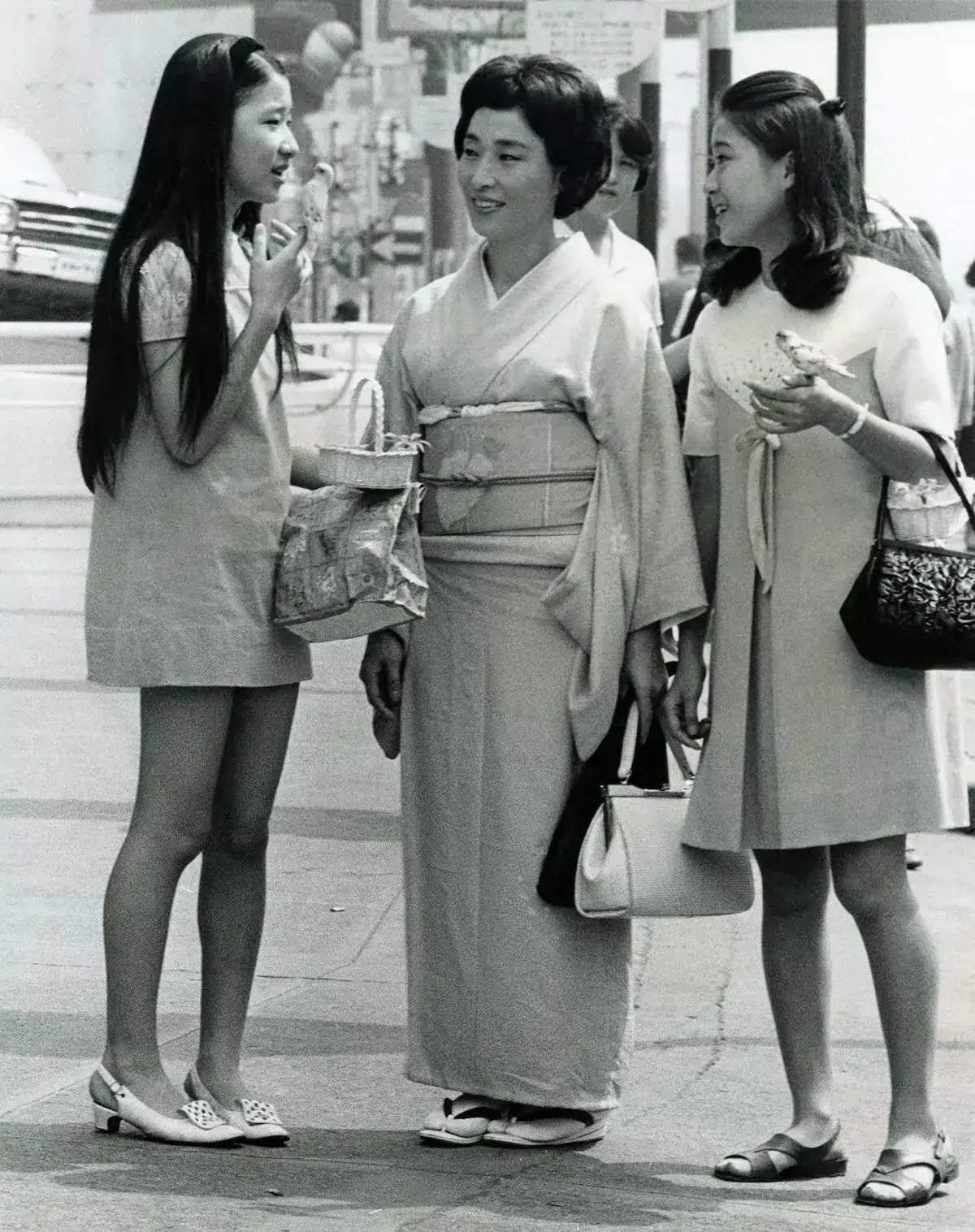 Vintage Shift Dresses And Traditional Kimono — Trendy Japan Outfits