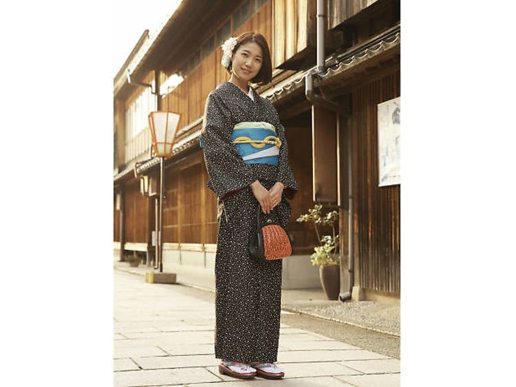Traditional Kimono With Modern Sneakers — Trendy Japan Outfits