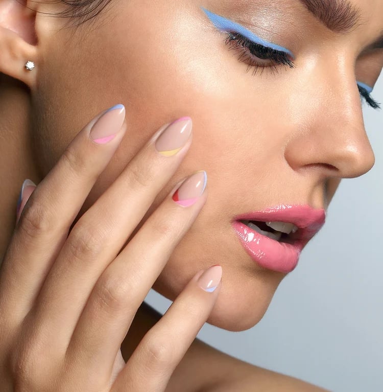 Medium Almond Pastel Line Art Nails Medium Almond Pastel Line Art Nails — Trendy Jelly Nails