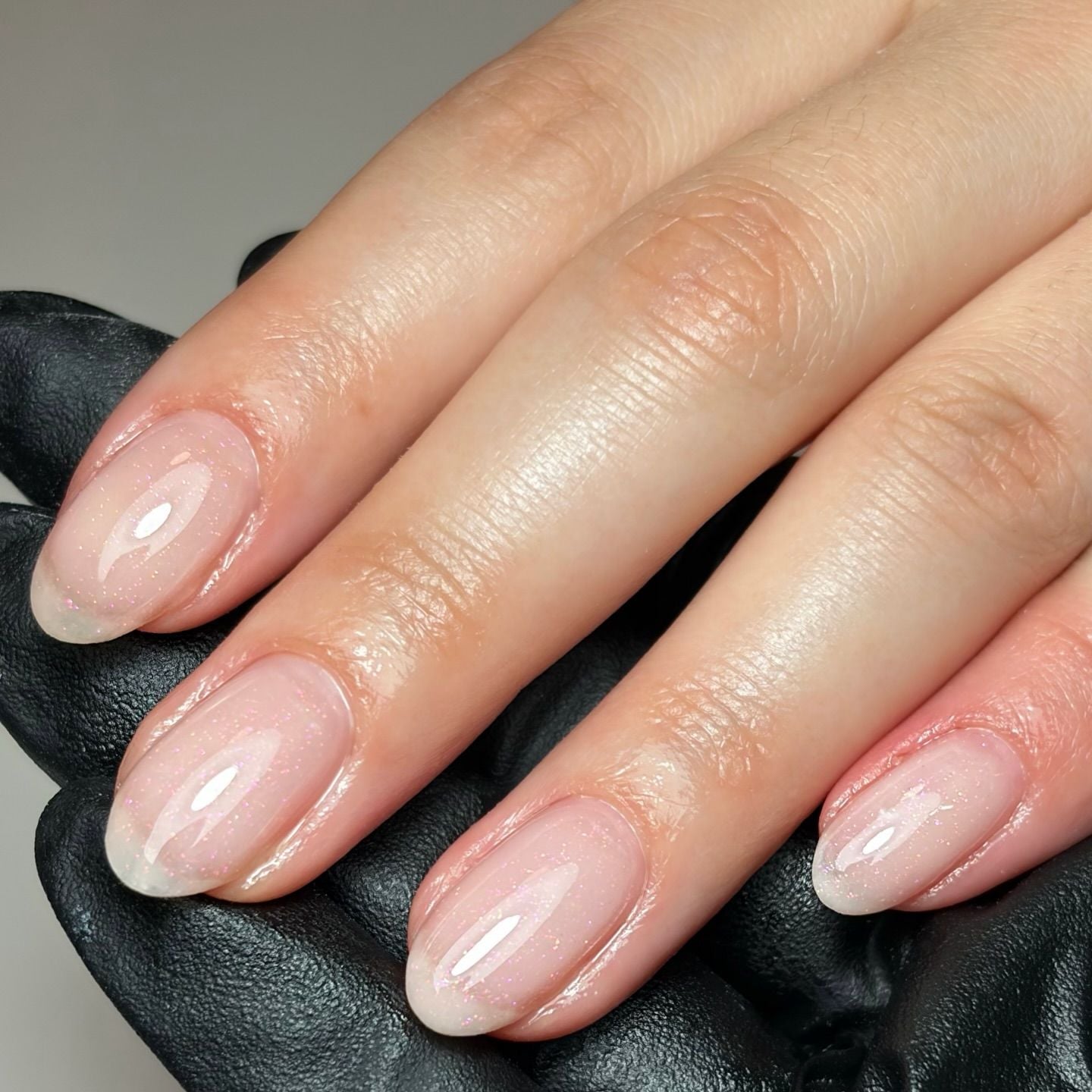 Short Oval Sheer Milky Pink Shimmer With Minimal Fine Glitter Short Oval Sheer Milky Pink Shimmer With Minimal Fine Glitter — Trendy Jelly Nails