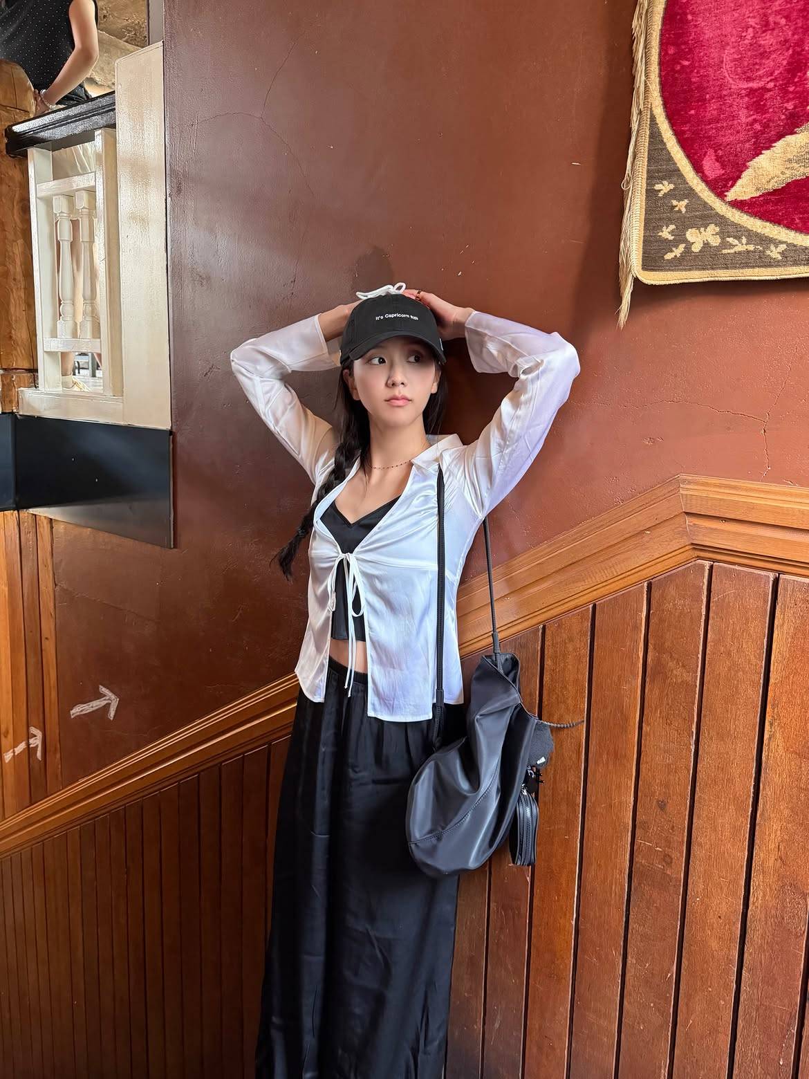 Casual Cardigan Layered Over Striped T-shirt Casual Cardigan Layered Over Striped T-shirt — Trendy K-pop Outfits