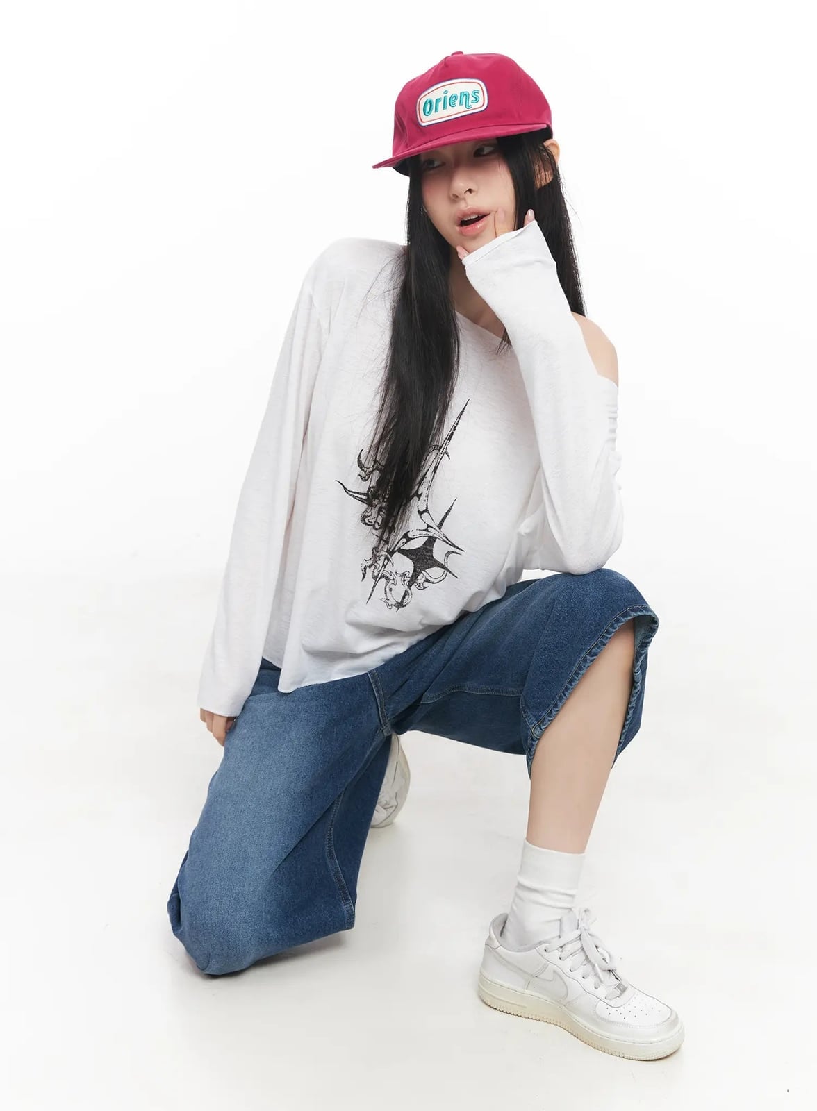 Graphic T-shirt with Arm Warmers and Baggy Jeans and Oversized Top Graphic T-shirt with Arm Warmers and Baggy Jeans and Oversized Top — Trendy K-pop Outfits