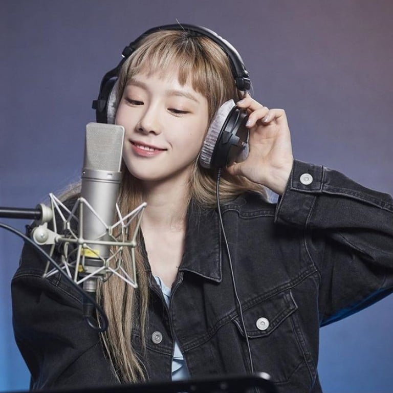 Color-Blocked Blazer with Graphic T-shirt and Wide-Leg Trousers Color-Blocked Blazer with Graphic T-shirt and Wide-Leg Trousers — Trendy K-pop Outfits