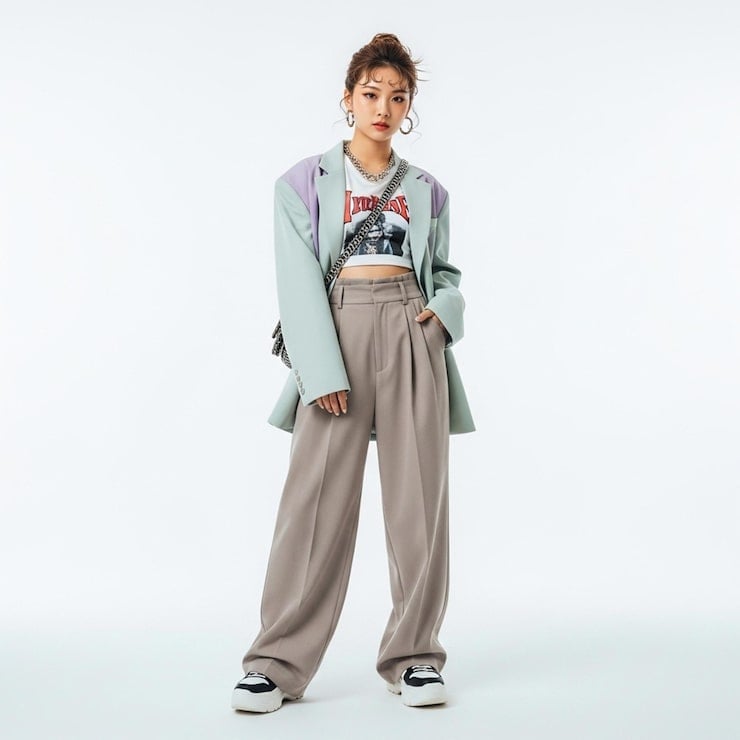 Distressed Flag Graphic T-shirt with Layered Necklaces Distressed Flag Graphic T-shirt with Layered Necklaces — Trendy K-pop Outfits