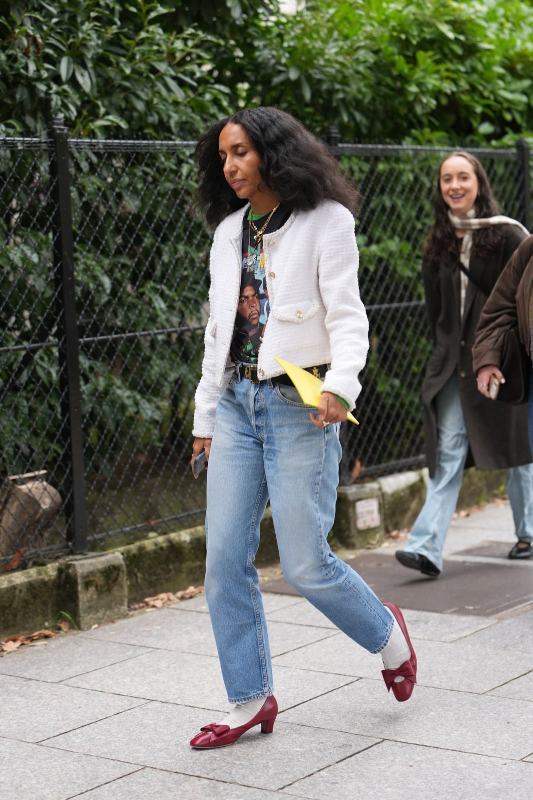Tweed Jacket and Jeans with Burgundy Kitten Heels Tweed Jacket and Jeans with Burgundy Kitten Heels — Trendy Kitten Heels Outfits