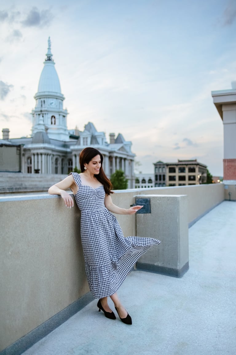 Gingham Maxi Dress with Black Kitten Heel Pumps Gingham Maxi Dress with Black Kitten Heel Pumps — Trendy Kitten Heels Outfits