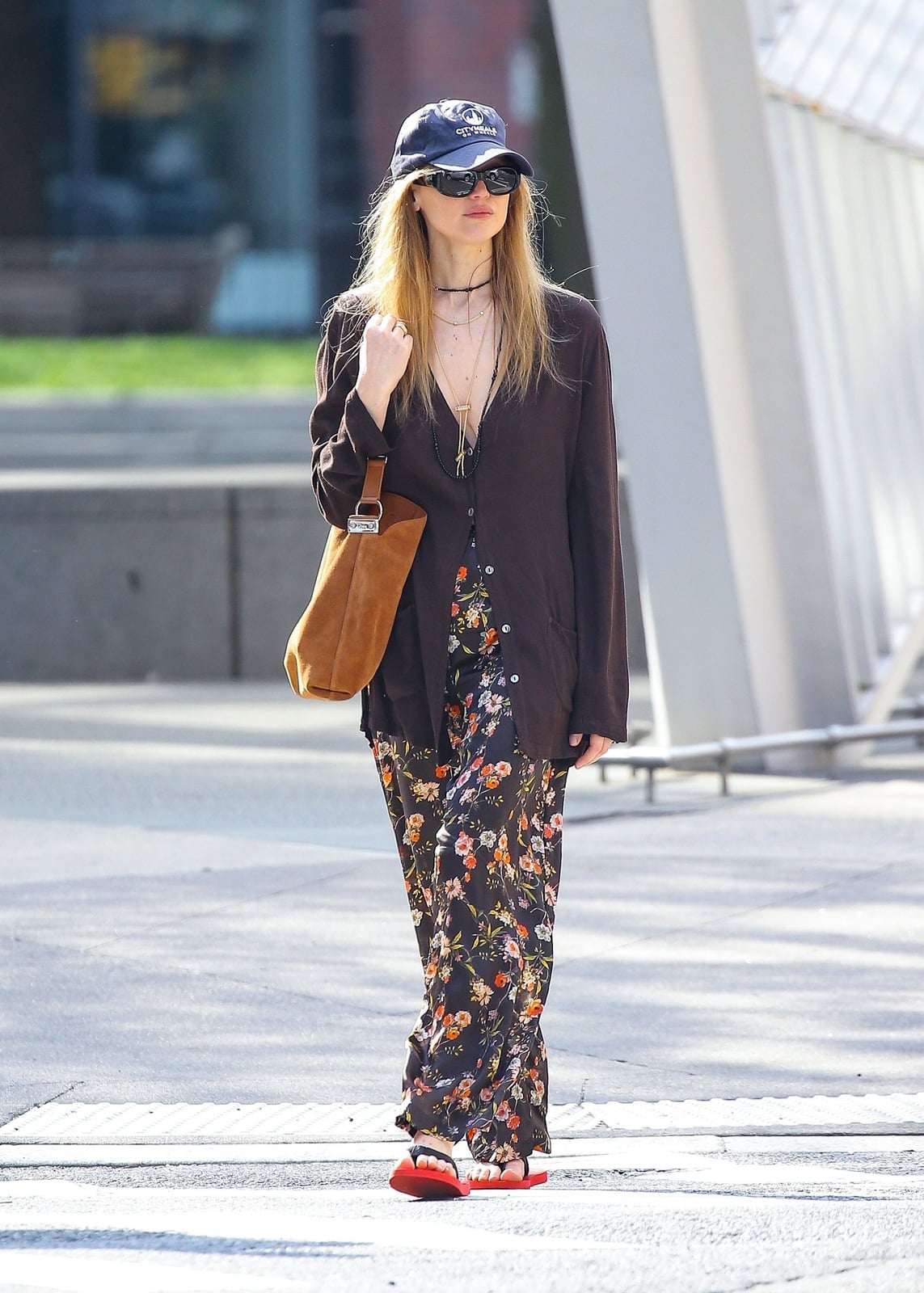 Floral Maxi Dress with Brown Cardigan and Flip-Flops Floral Maxi Dress with Brown Cardigan and Flip-Flops — Trendy Lazy Outfits