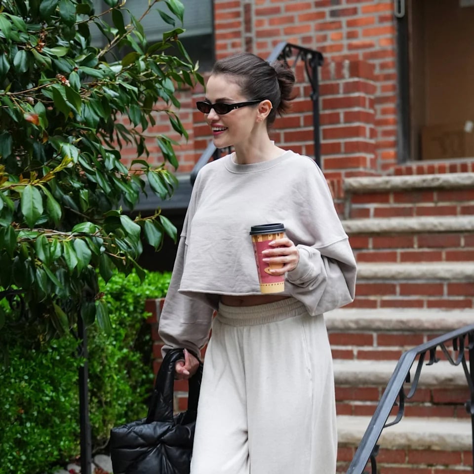 Beige Cropped Sweatshirt with Wide-Leg Sweatpants, Office-Safe Version Beige Cropped Sweatshirt with Wide-Leg Sweatpants, Office-Safe Version — Trendy Lazy Outfits