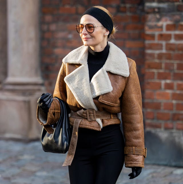 Shearling-lined Brown Leather Jacket with Turtleneck, Close-Up Take Shearling-lined Brown Leather Jacket with Turtleneck, Close-Up Take — Trendy Leather Jacket Outfits Women