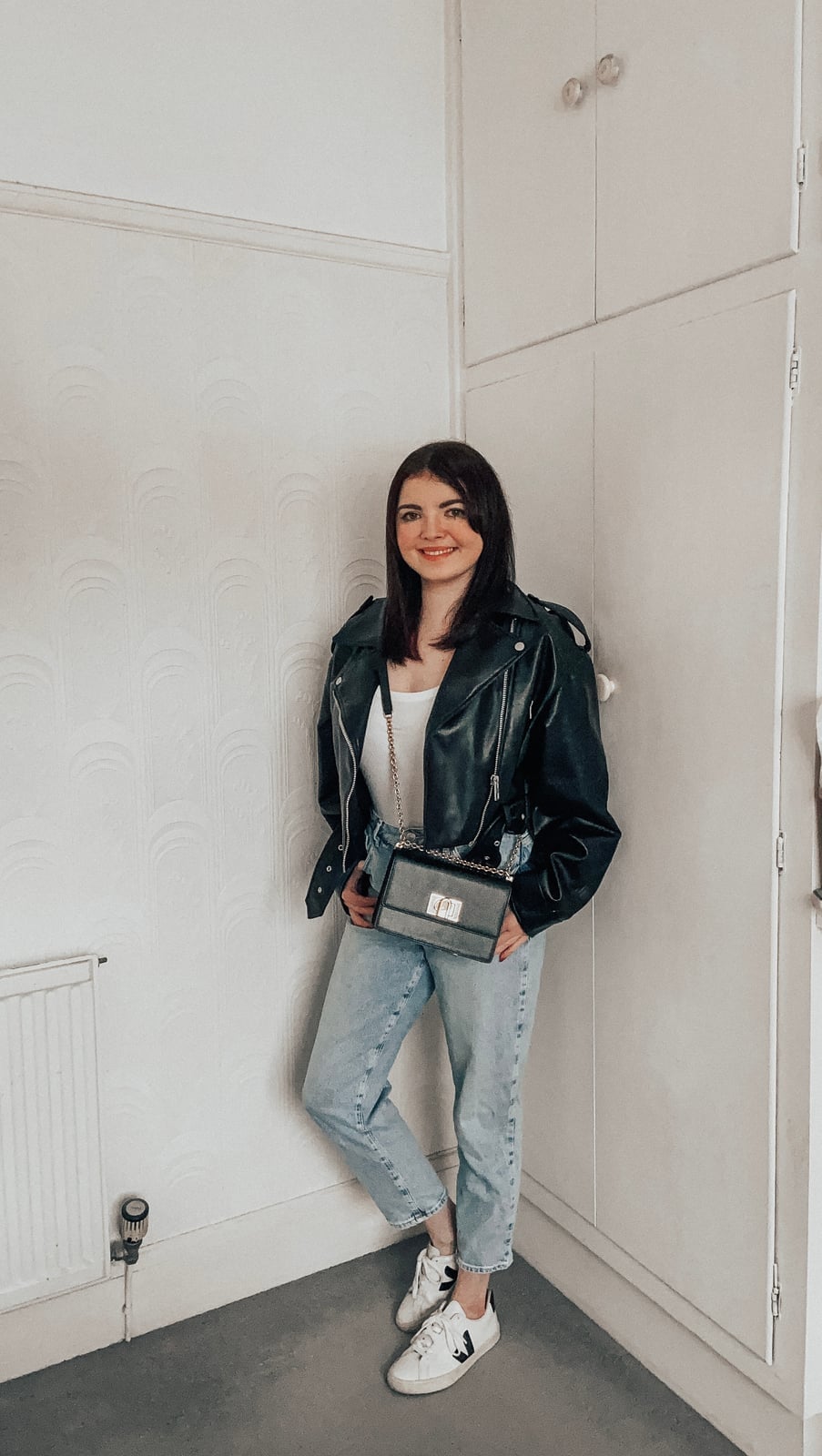 Oversized Black Leather Jacket with Tank Top, Subtle Twist Oversized Black Leather Jacket with Tank Top, Subtle Twist — Trendy Leather Jacket Outfits Women
