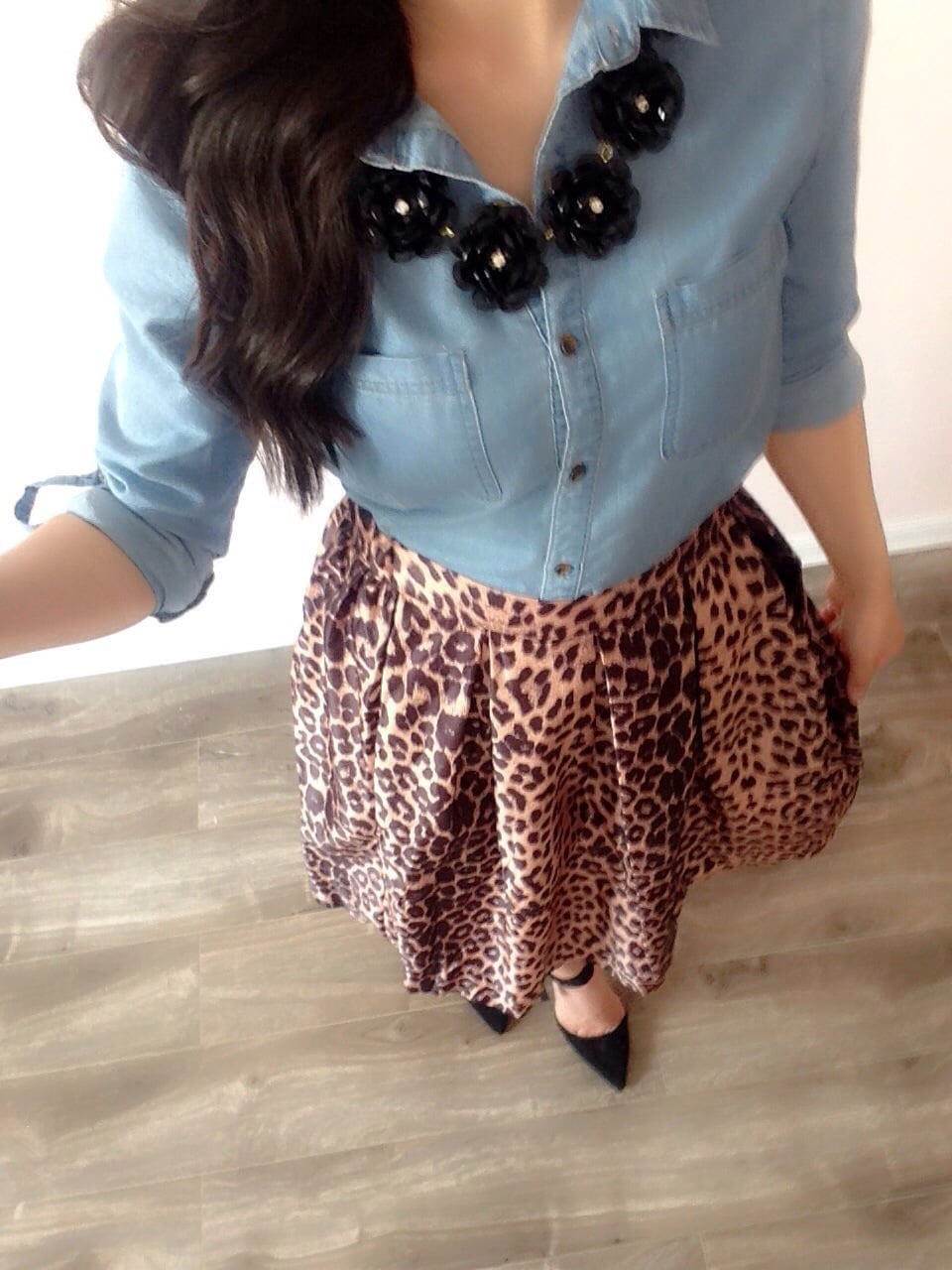 Pleated Leopard Midi Skirt with Denim Shirt and Heels Pleated Leopard Midi Skirt with Denim Shirt and Heels — Trendy Leopard Skirt Outfit